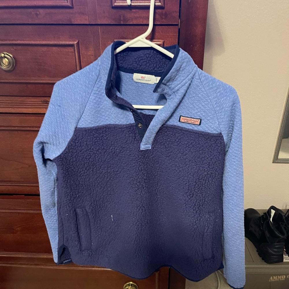Excellent condition vineyard vines pullover